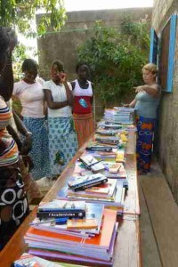 Distribution des fournitures à Dassouri